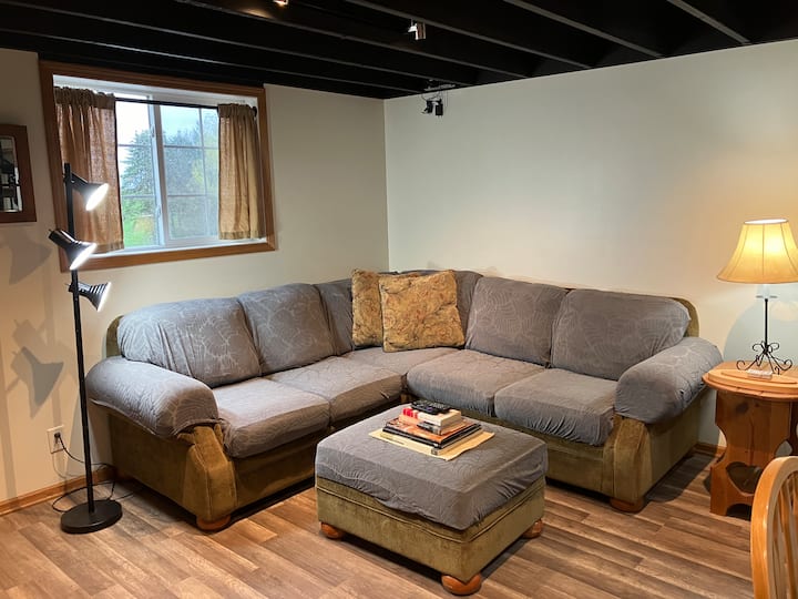 ส่วนหัวมุมเตียงคู่แบบซ่อนตัวในส่วนเล็กๆ