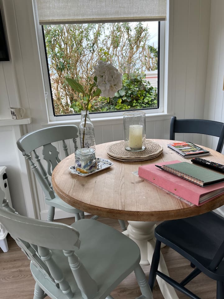 Dining area image 6