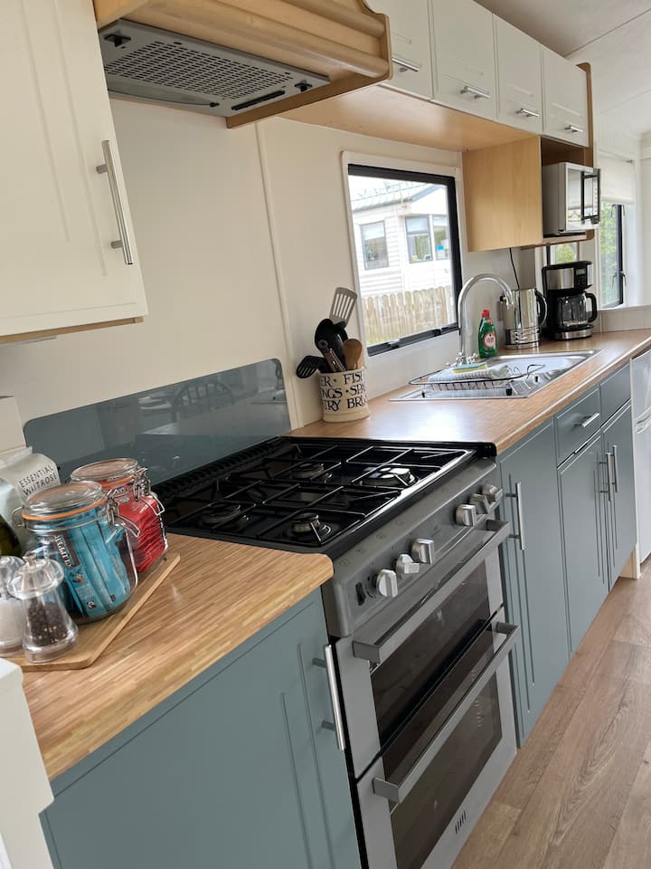 Full kitchen image 5