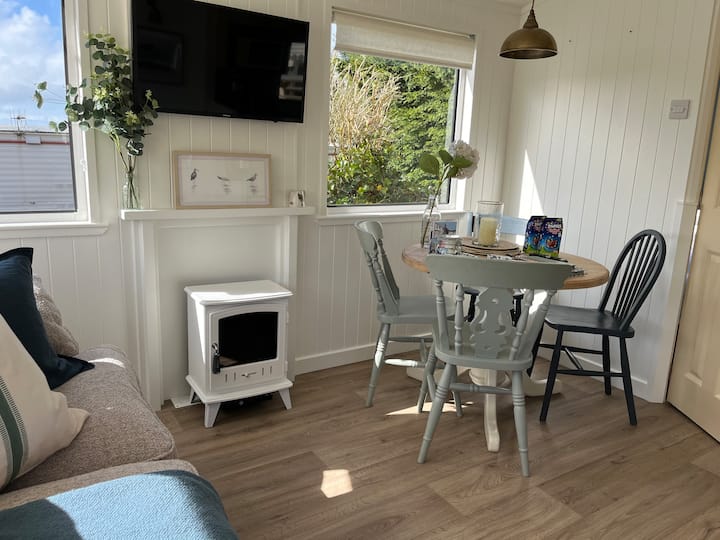 Dining area image 2