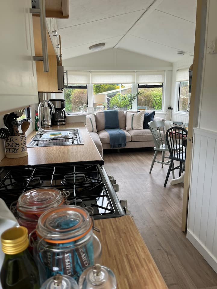 Full kitchen image 3