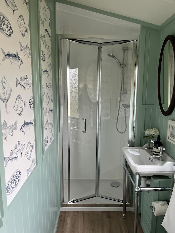Full bathroom image 2
