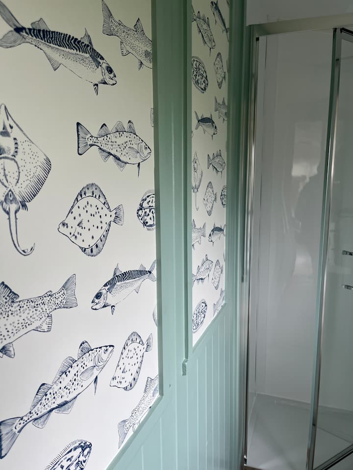 Full bathroom image 8