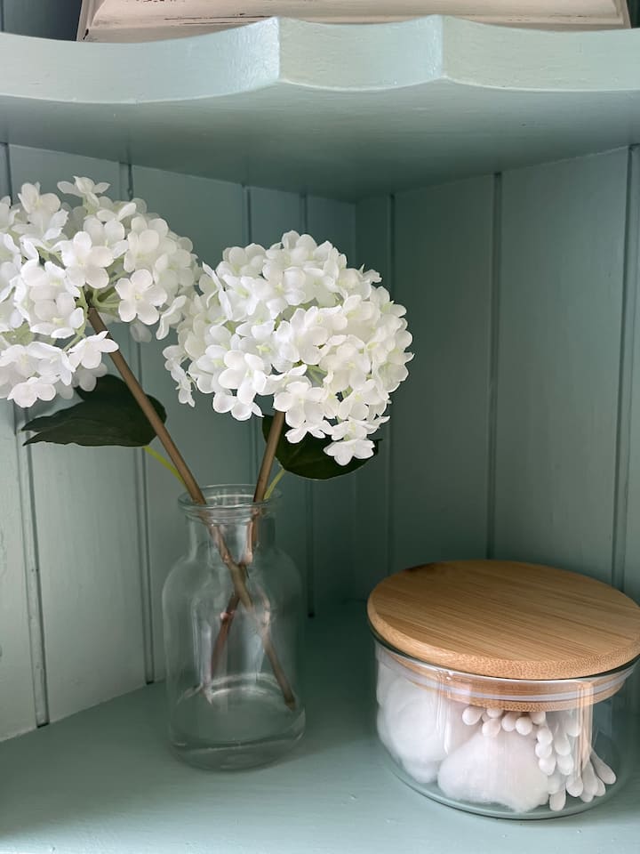Full bathroom image 6
