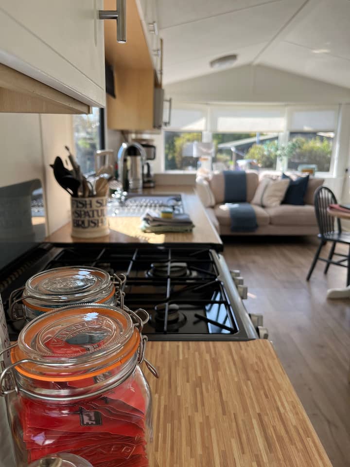 Full kitchen image 8