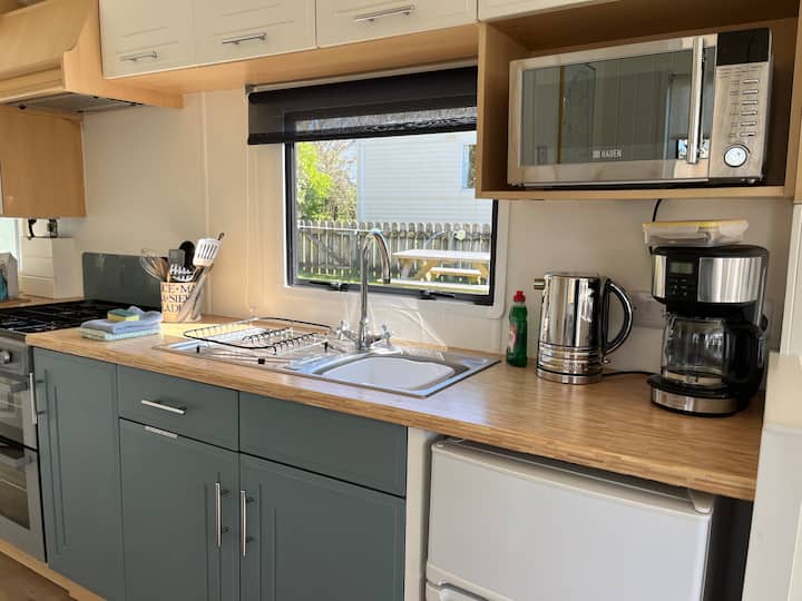 Full kitchen image 4
