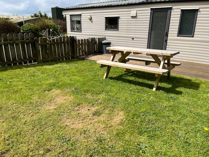 Exterior image 2