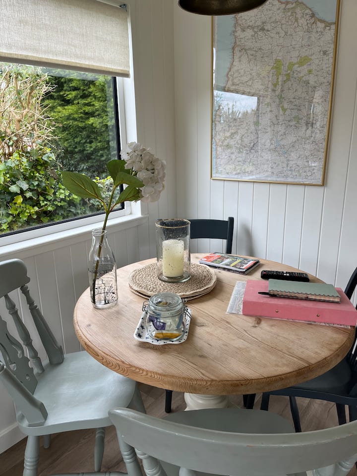 Dining area image 3