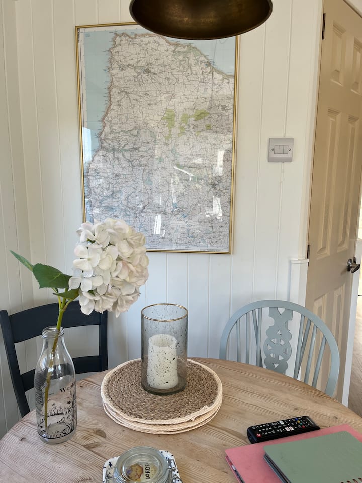 Dining area image 7