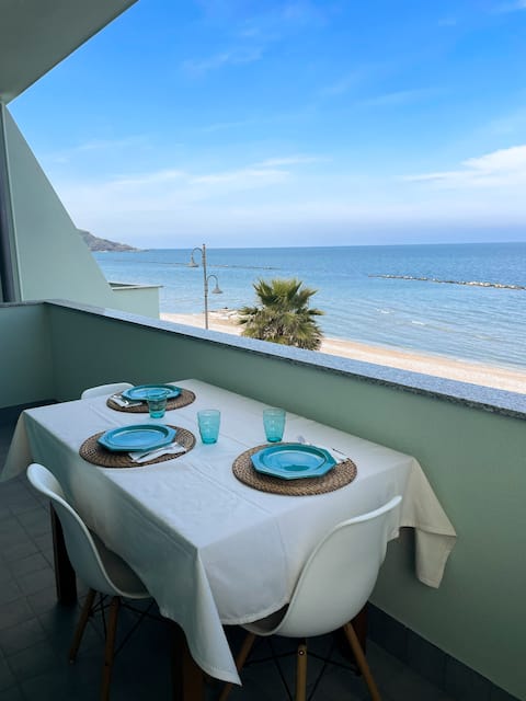 Apartment with panoramic view, 10 meters from the sea