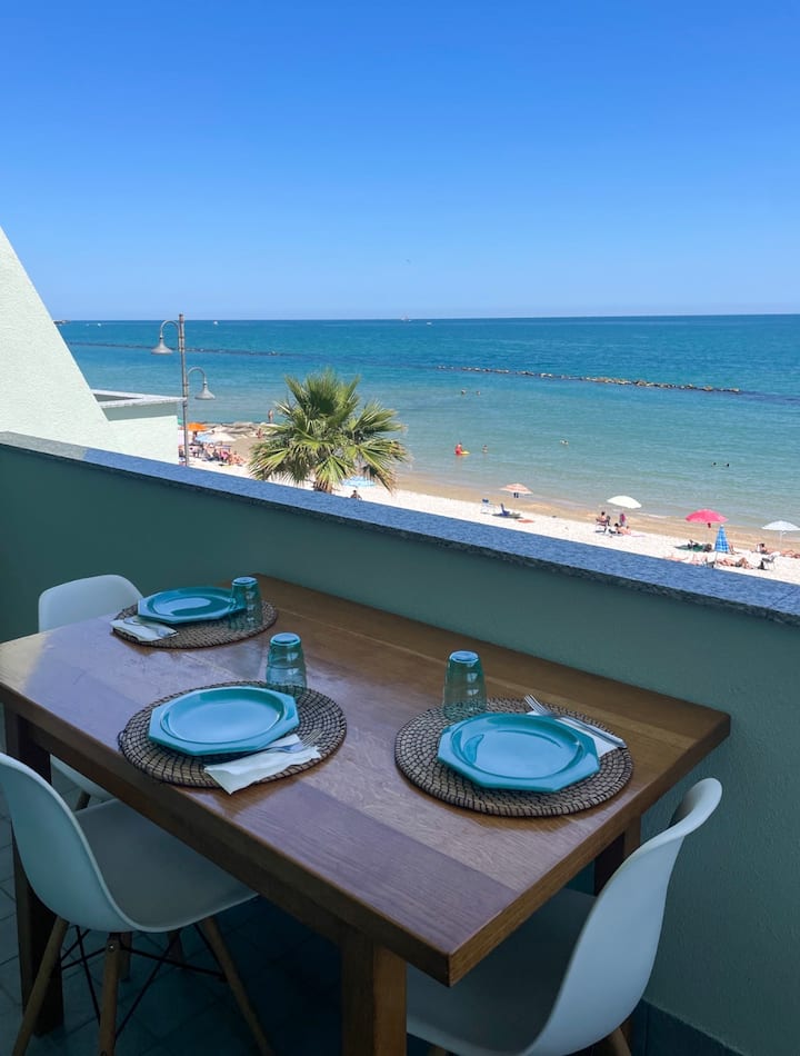 Apartment with panoramic view, 10 meters from the sea
