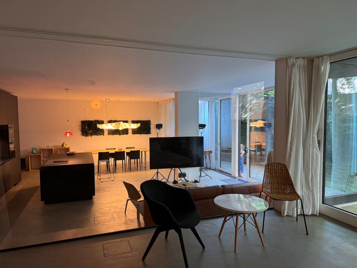 Stylish loft with a garden of 105 sq. m in Schwabing/Electronic Garden