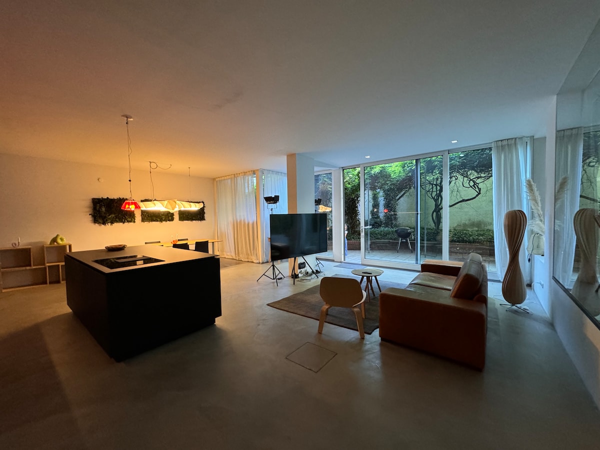 Stylish loft with a garden of 105 sq. m in Schwabing/Electronic Garden