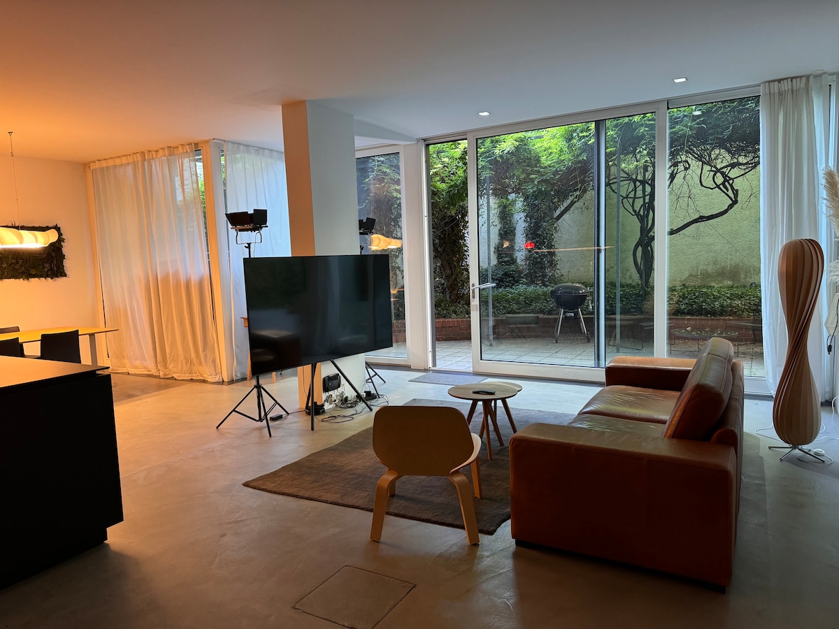 Stylish loft with a garden of 105 sq. m in Schwabing/Electronic Garden