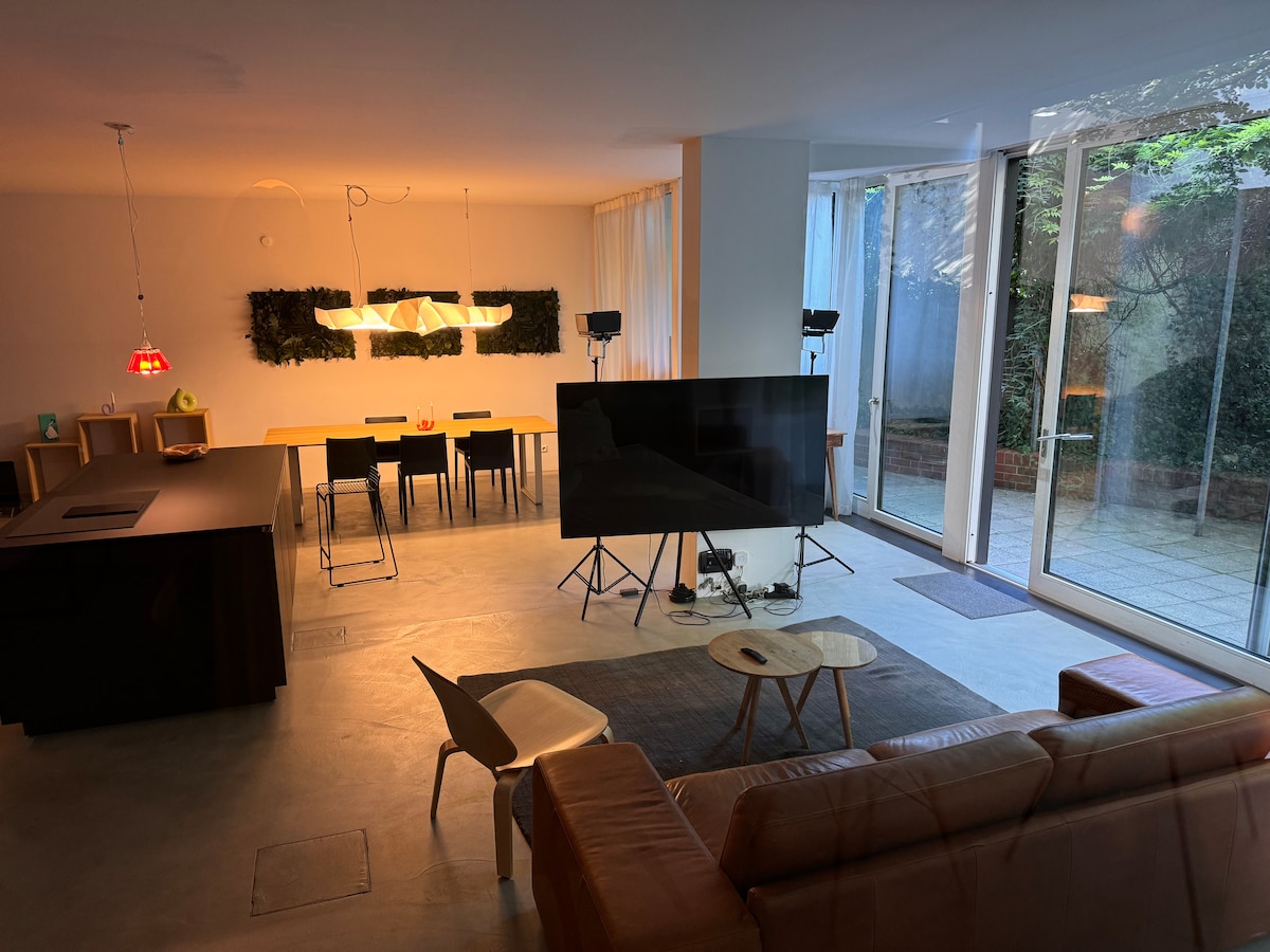Stylish loft with a garden of 105 sq. m in Schwabing/Electronic Garden
