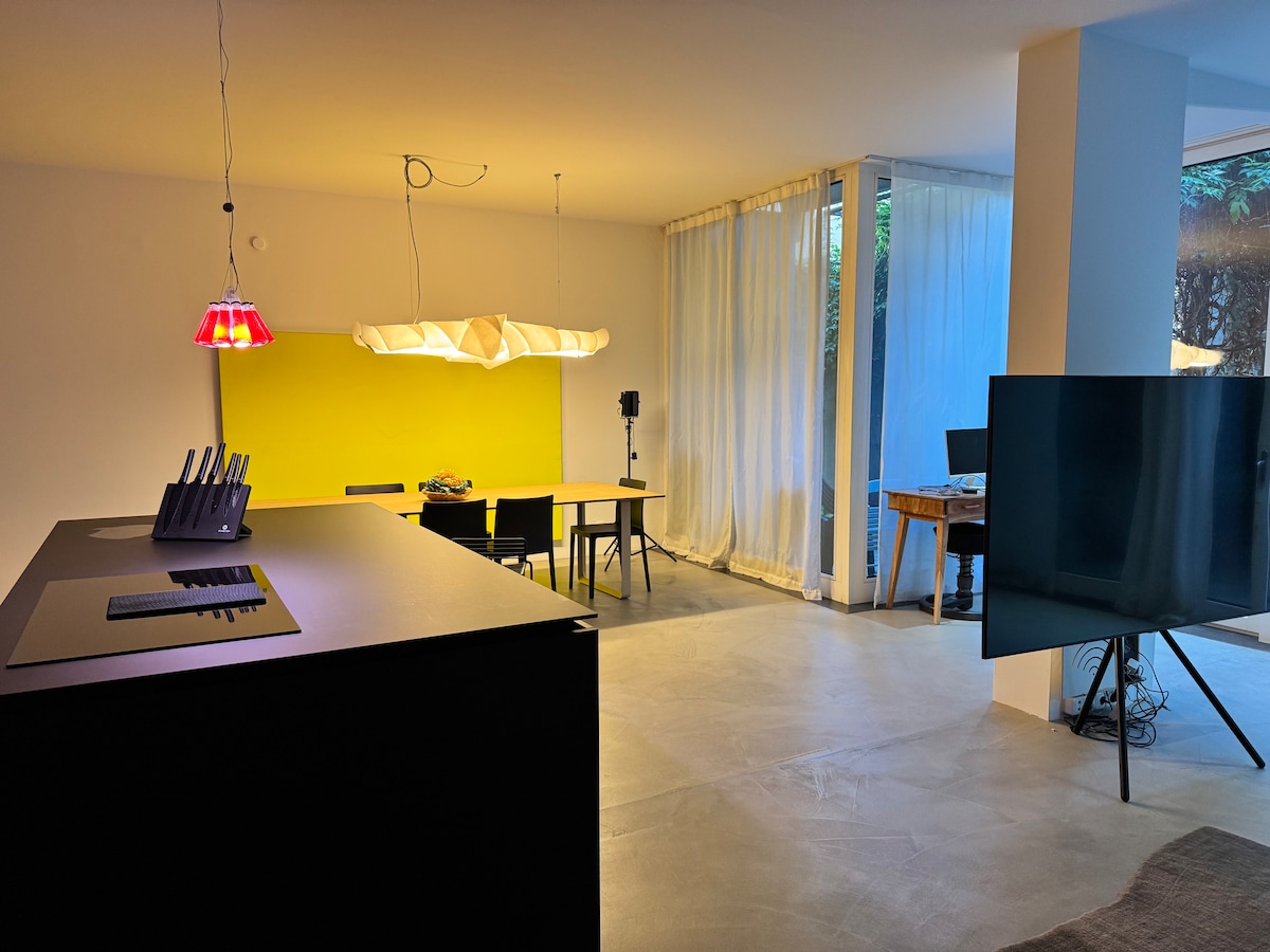 Stylish loft with a garden of 105 sq. m in Schwabing/Electronic Garden