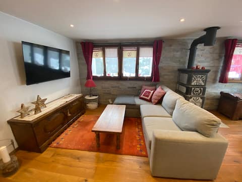 Top performing Airbnb: Le Chardon Bleu Rez, Charm and Authenticity in Région Lémanique
