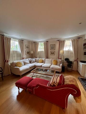 Picturesque Chelsea Blue House – 3 Bedroom gallery image 3