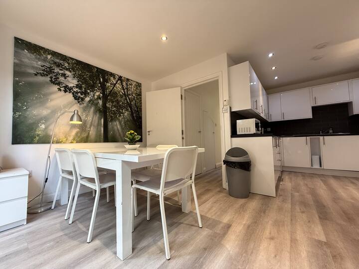 Big House For Big Groups 5 Bedrooms 2 Baths - Londres