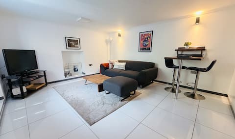 Top performing Airbnb: New and modern apartment in quiet location in Corstorphine & Murrayfield