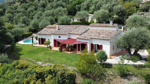 Beautiful neo-Provençal architectural villa