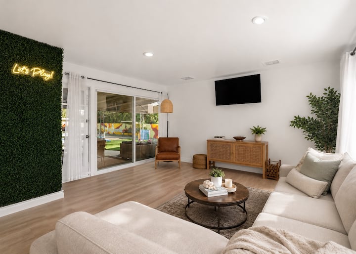 Hot Tub, Fire Pit/game Room/ Near Nos Center - San Bernardino, CA