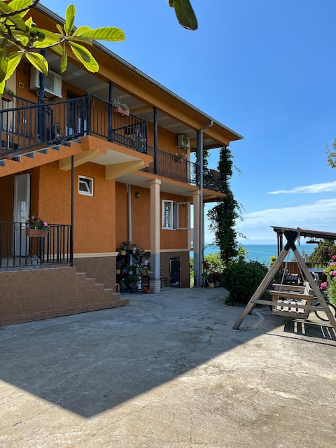 MAHOUSE house with sea view