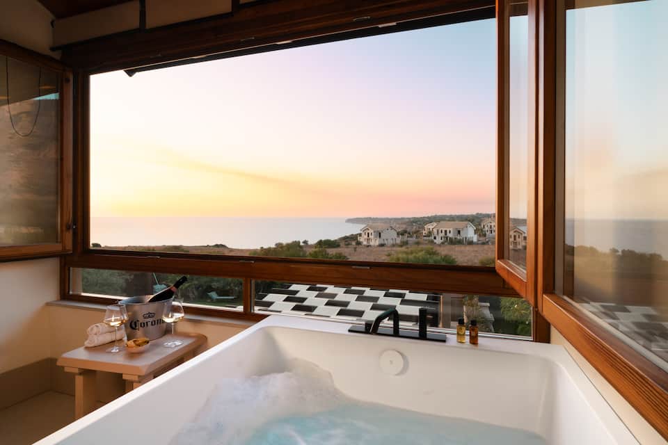 A garden villa on the Gulf of Terrasini, Terrasini, Sicily, Italy, photo 9 of 10