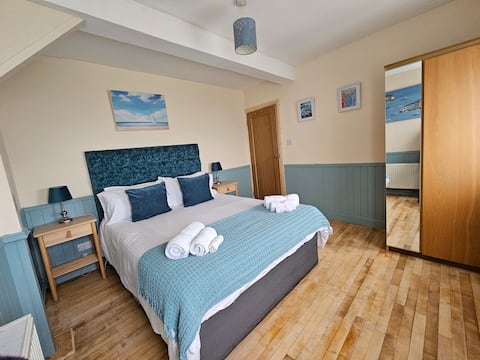 Stunning Sea View Beachfront Apartment 5