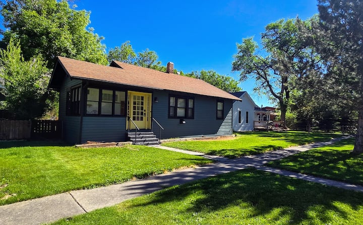 Cottonwood Cottage- Walk To Downtown, Private Yard - Cody, WY