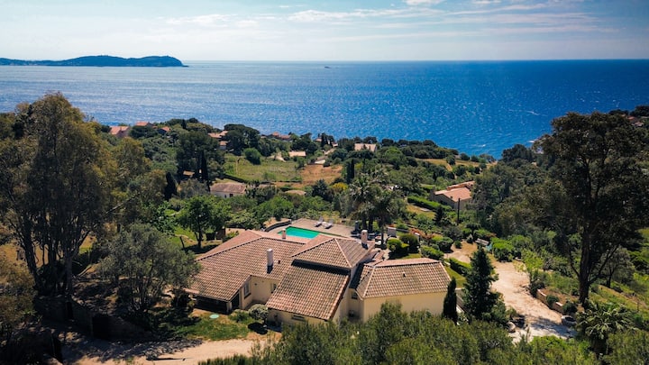 Luxury 4br Villa W/ Pool, Sea Views & Privacy - Carqueiranne