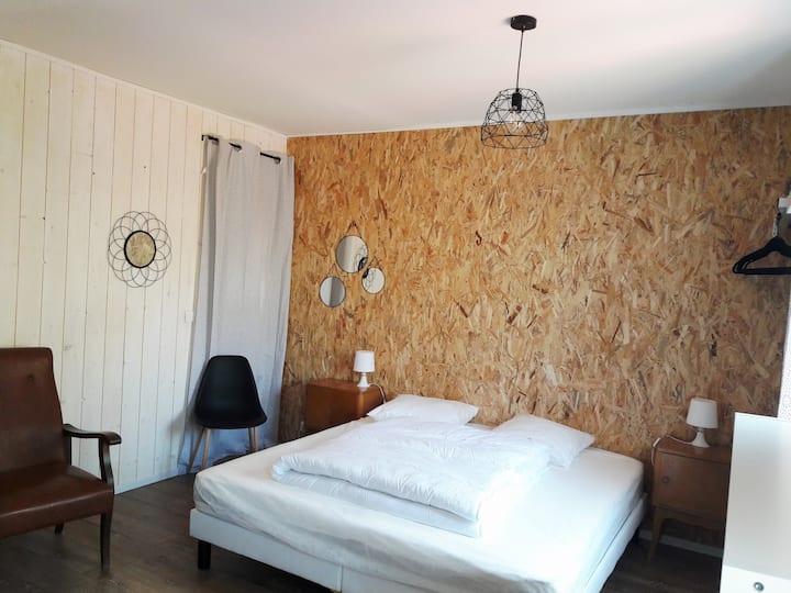 Bedroom 4: 180-cm bed + shower, washbasin and toilet + terrace with dining area and deckchairs