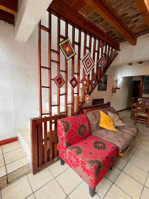 Successful Airbnb property: Apt for 5-6 · 3 Blocks to Downtown, Valle in Agua Fría