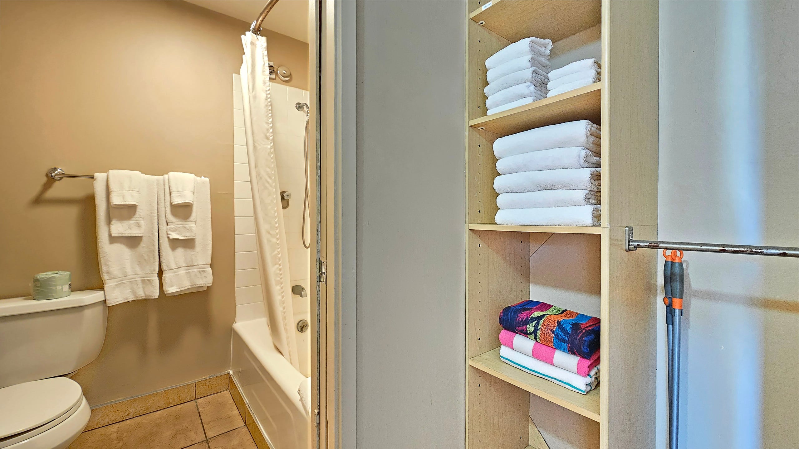 Condo in Honolulu · ★4.51 · Studio · 1 bed · 1 private bath - Image 14
