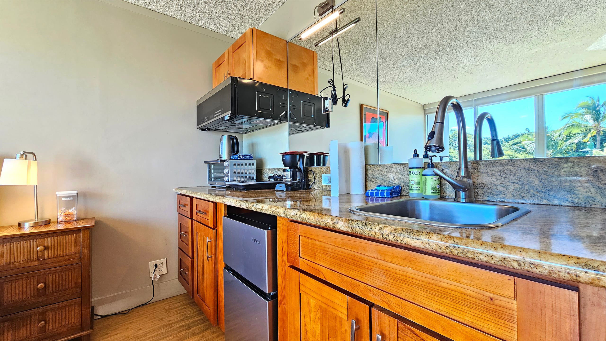 Condo in Honolulu · ★4.51 · Studio · 1 bed · 1 private bath - Image 3