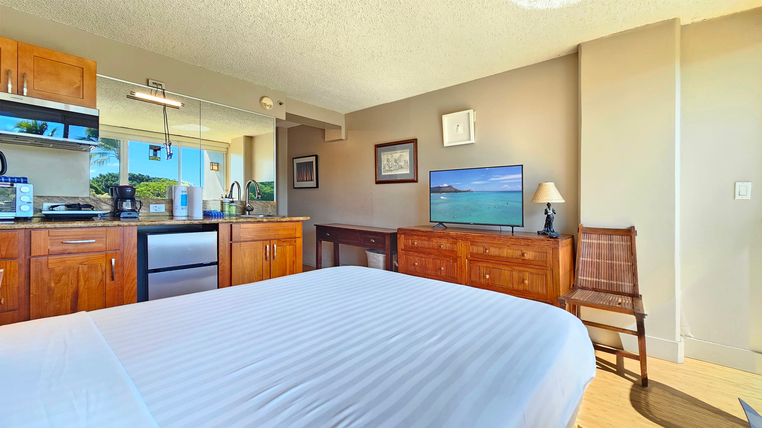 Condo in Honolulu · ★4.51 · Studio · 1 bed · 1 private bath - Image 38