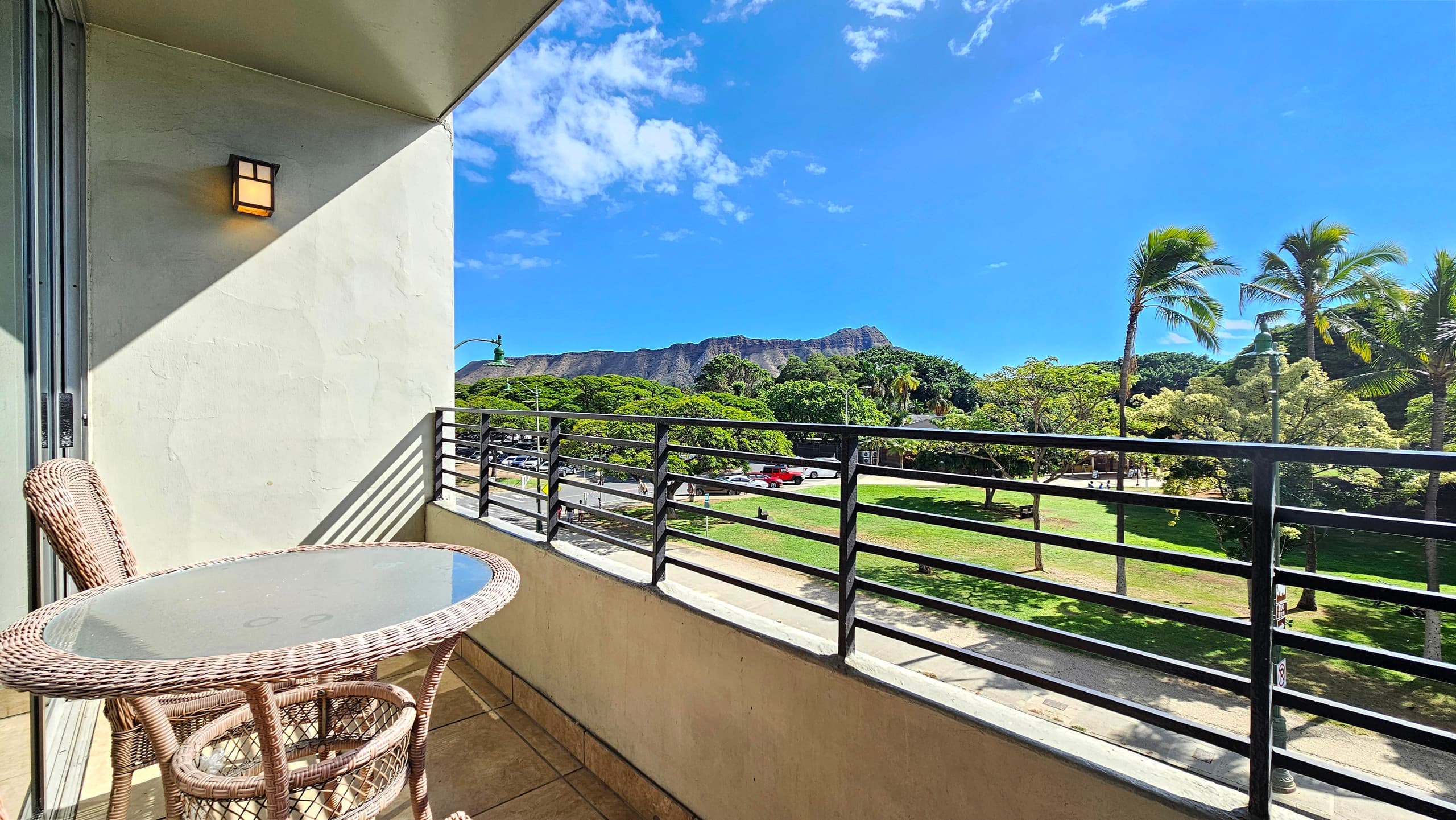 Condo in Honolulu · ★4.51 · Studio · 1 bed · 1 private bath - Image 18