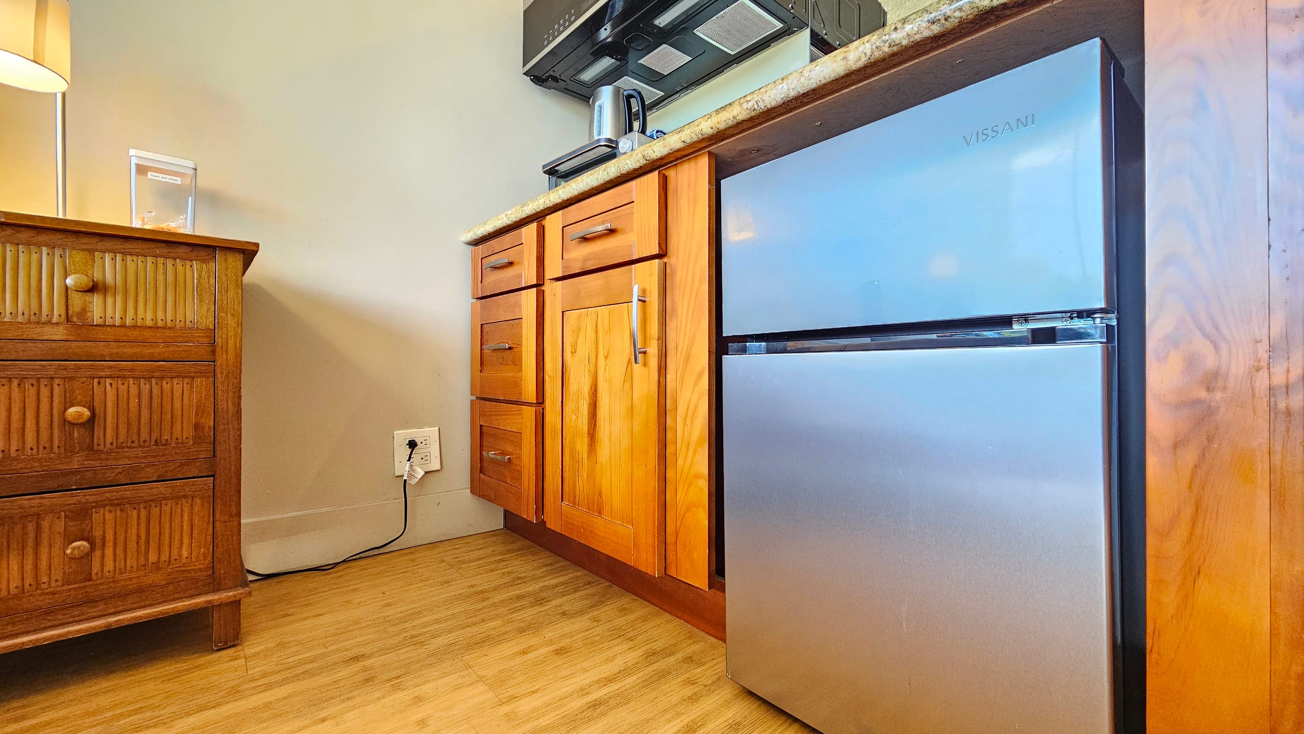 Condo in Honolulu · ★4.51 · Studio · 1 bed · 1 private bath - Image 4