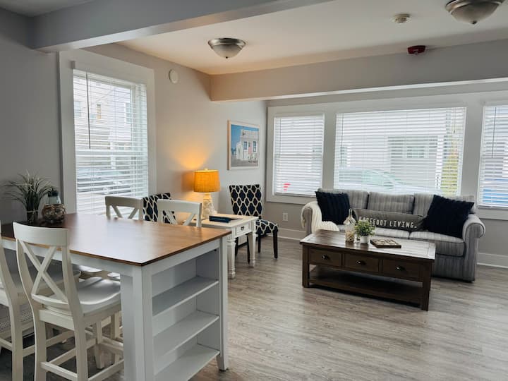 ~"Old Barbershop" Thames Condo+parking! - Newport, RI