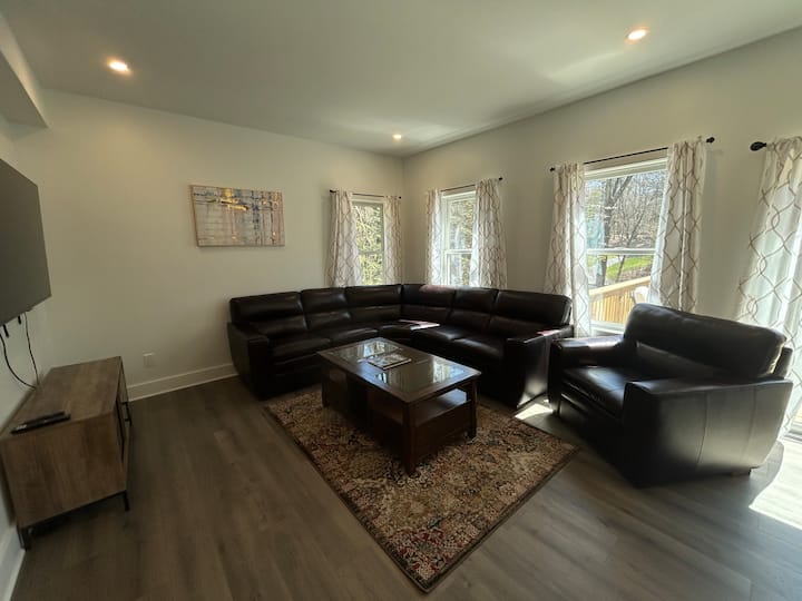 New 3 Bedroom - Thoroughbred Farm & Lake Views! - Saratoga Springs, NY