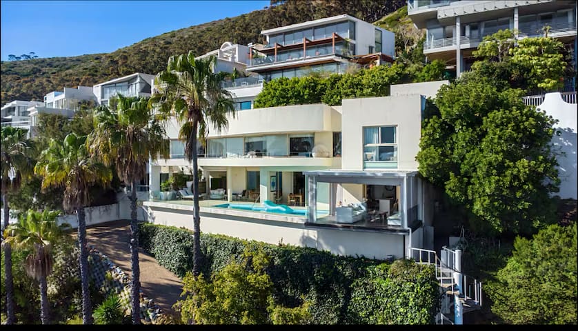 Villa in Cape Town Sea views. 4 bedrooms