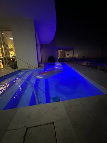 OceanView*5BR/6BA*Villa w/Pool&Sauna*NearBeach180° gallery image 3