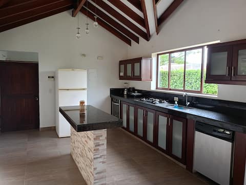 Popular Airbnb listing: Spectacular country house with a pool and a flat resting area in Villavicencio