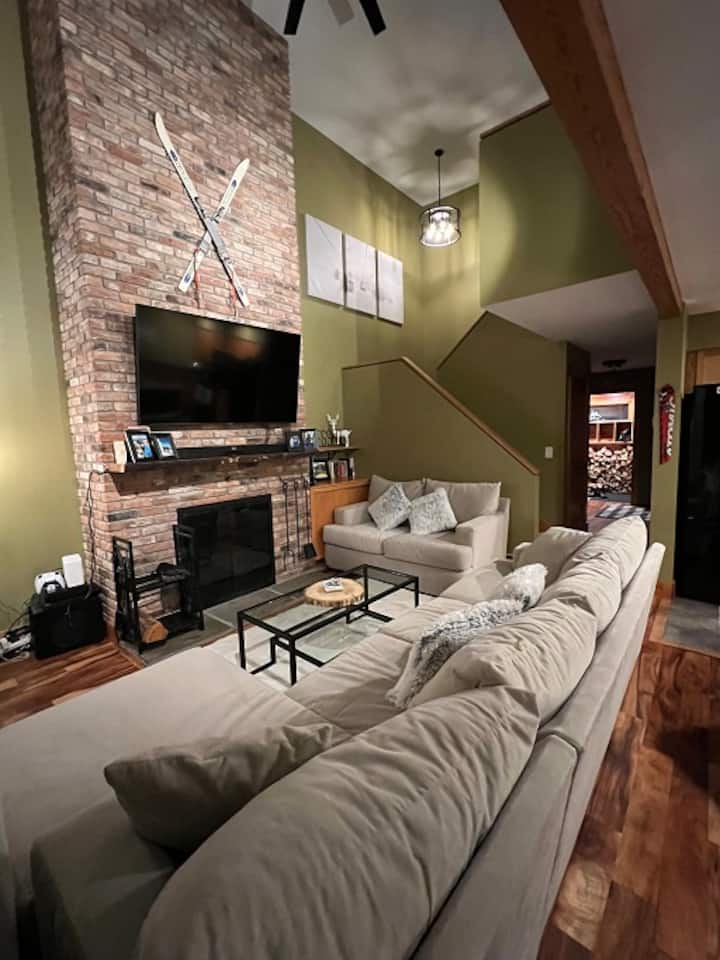 (56) Air-conditioned Gorgeous Killington Condo. - Killington, VT