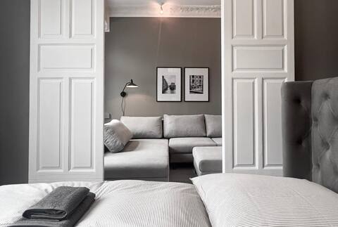 Top Airbnb: Elbdock 4 City-St.Pauli-Hafen-Messe-Suite up to 8 people in Neustadt