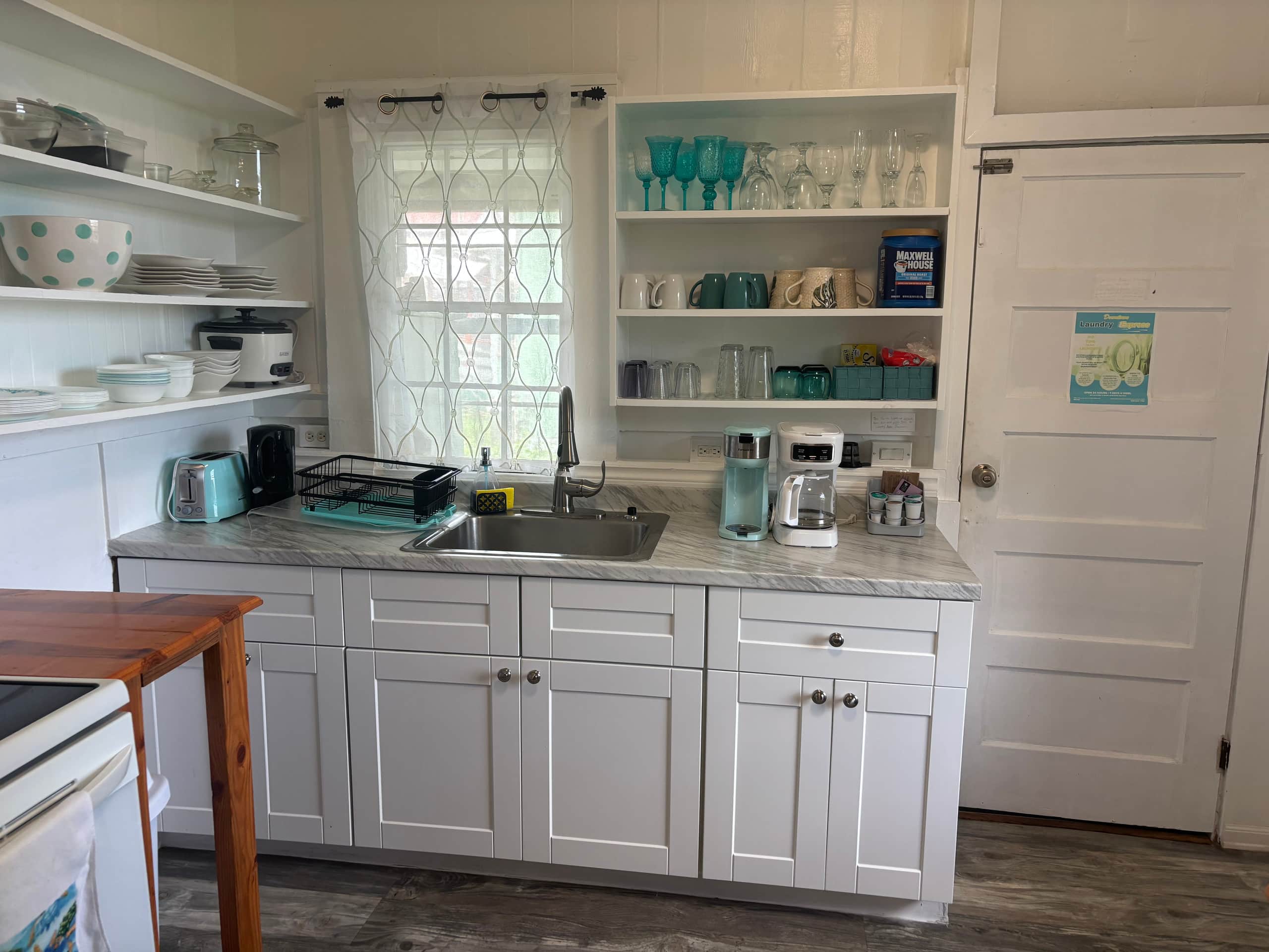 Home in Hilo · ★4.87 · 2 bedrooms · 2 beds · 1 shared bath - Image 9