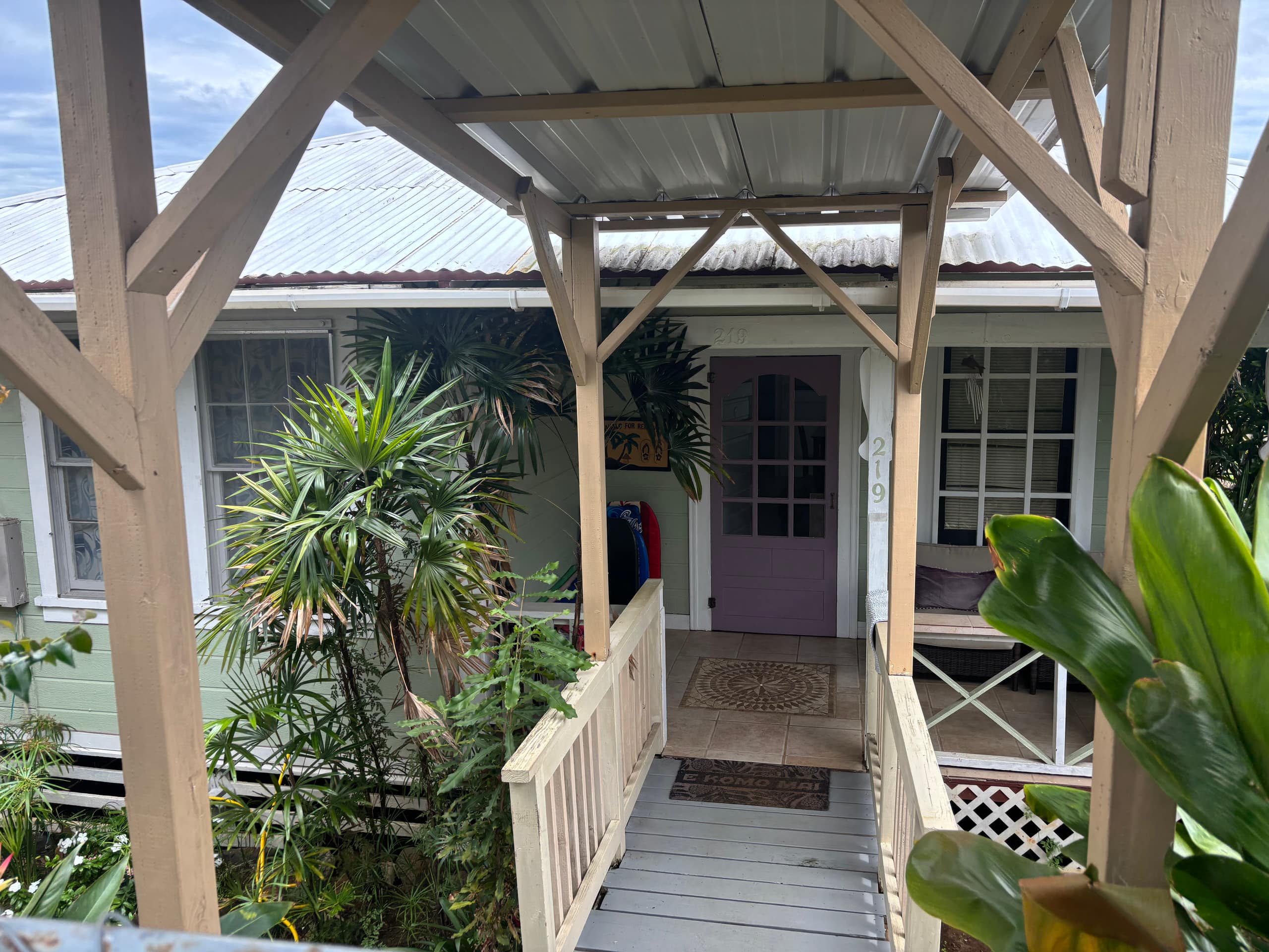 Home in Hilo · ★4.87 · 2 bedrooms · 2 beds · 1 shared bath - Image 11