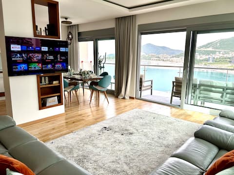 Luxury sea view of the mountain