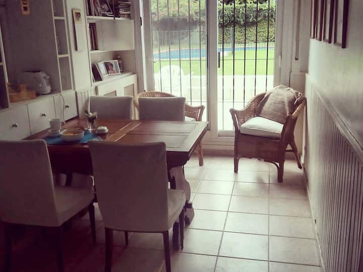 Квартира с 1 спальней в Beccar, окна во двор