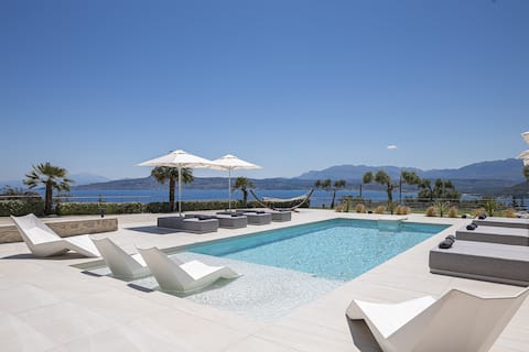 Stunning Vistas at Sun-Drenched Villa by etouri